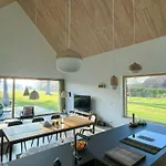 Vakantiehuis Architect's House With Nature View *