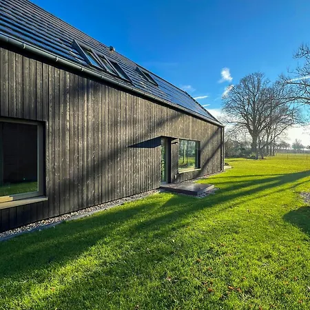 Dom wakacyjny Architect's House With Nature View *