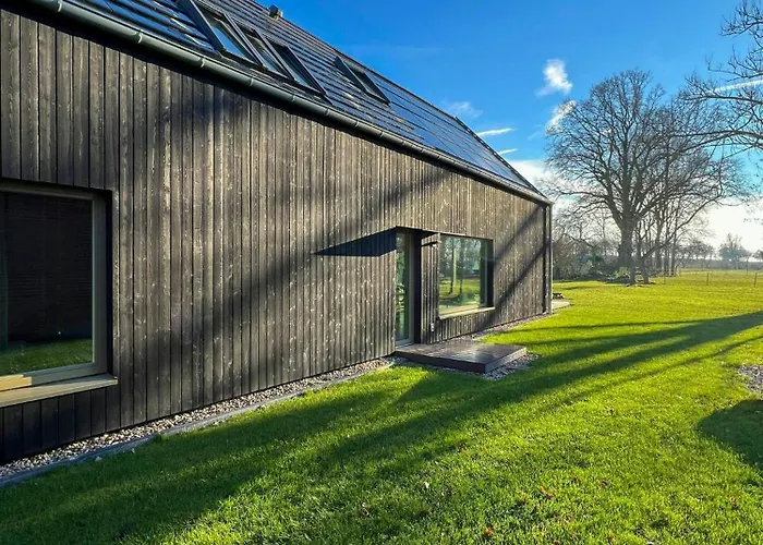 Dom wakacyjny Architect's House With Nature View *